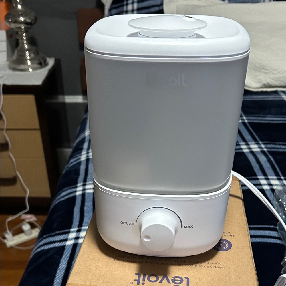 Levoit White Humidifier nib